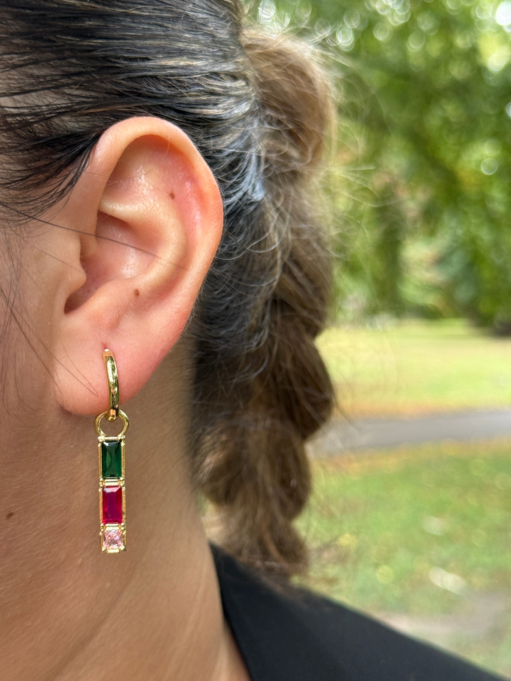 Gouden Hangende Oorbellen met Gekleurde Kristallen - Lioraen - Sieraden