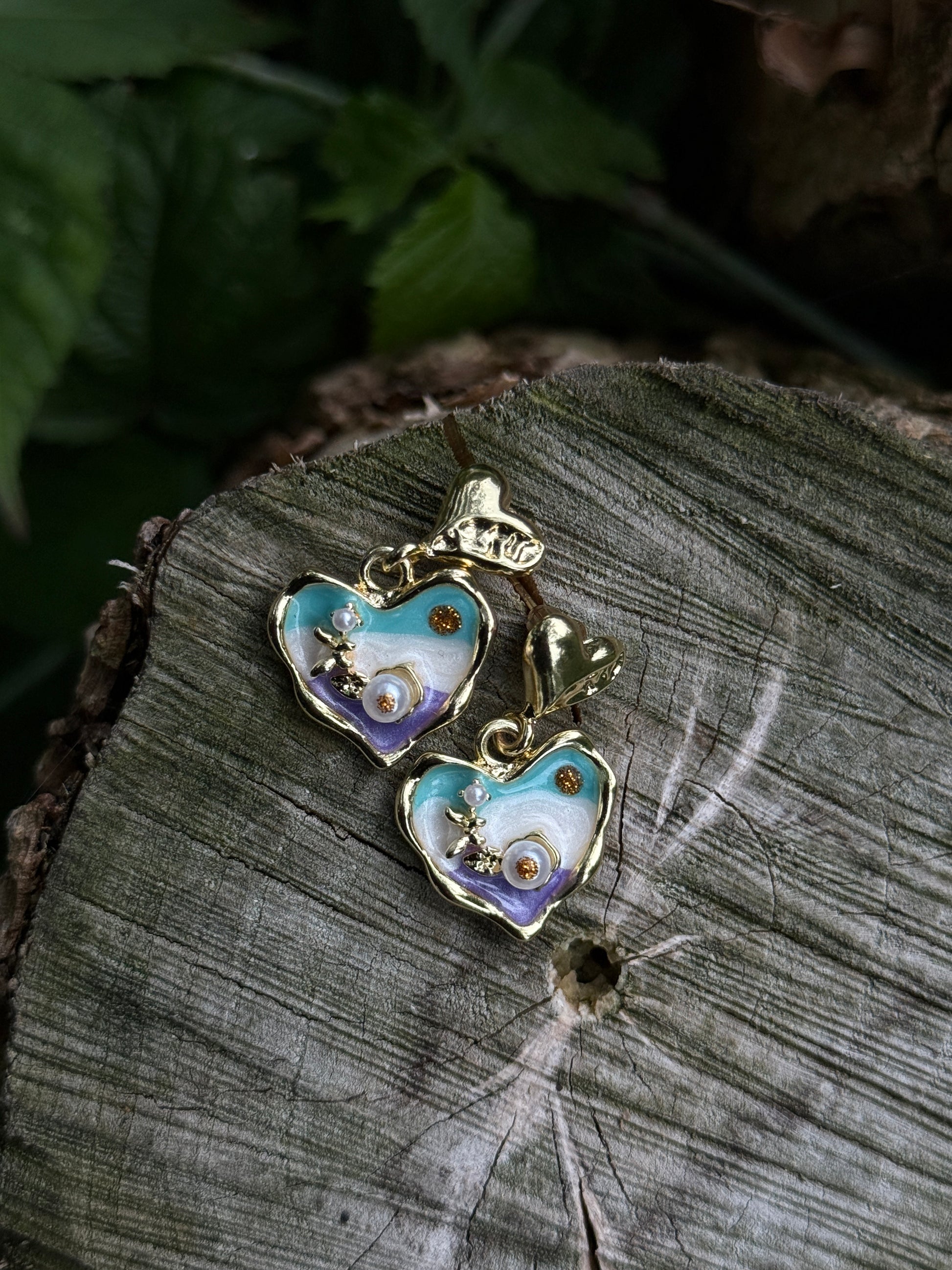 Hartvormige Oorbellen met Emaille en Parel – Staal - Lioraen - Sieraden