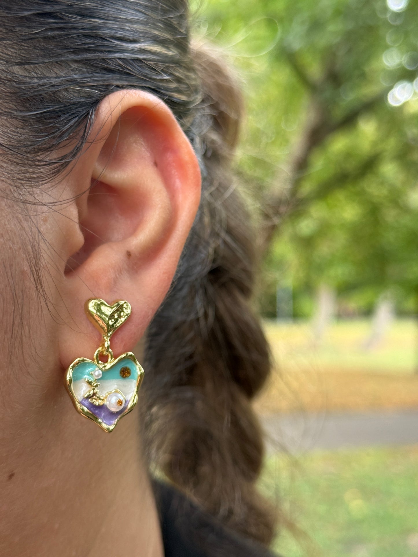 Hartvormige Oorbellen met Emaille en Parel – Staal - Lioraen - Sieraden